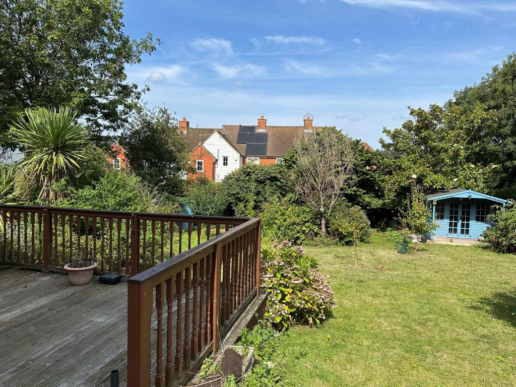 Lot: 9 - FORMER CAFÉ AND CARE FACILITY IN HIGH STREET - Garden with decking